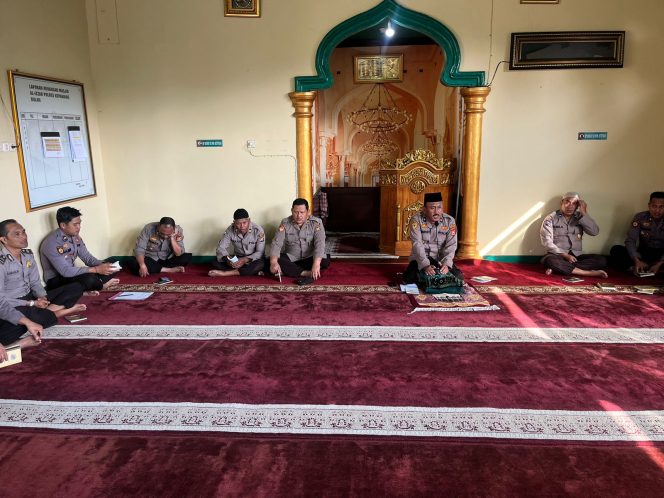 
					Polres Kepahing saat mengadakan BINROHTAL di masjid Al-Izzah Polres Kepahiang Kamis, 24 Agustus 2023. (Foto:AB)