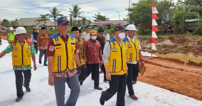 
					Foto ini saat Gubernur Bengkulu menghadiri Ground Breaking Pembangunan Jembatan Elevated Jalan Danau Dendam Tak Sudah pada, Kamis 6 April 2023). (Foto:Ist)