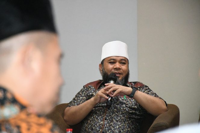 
					Helmi Hasan saat membuka diskusi anel antisipasi dampak negatif pengembangan kawasan wisata di Kota Bengkulu bersama unsur Forkopimda, di Hotel Santika, Jumat malam, 22 September 2023. (Foto: Haikal)