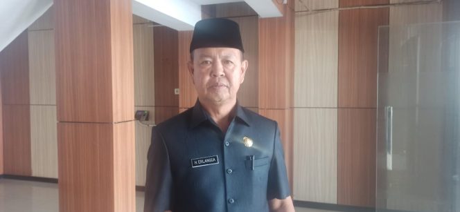 
					Sekretaris DPRD Provinsi Bengkulu Drs. Erlangga, M.Si 