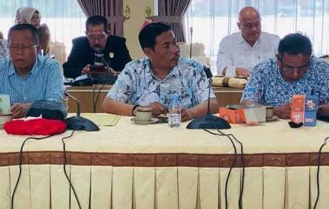 
					Anggota DPRD Provinsi Bengkulu Usin Abdisyah Putra Sembiring. (tengah) /Foto: Dok