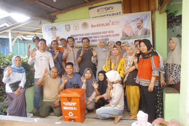 
					Anggota DPRD Provinsi Bengkulu Usin Abdi Putra Sembiring bersama masyarakat Kota Bengkulu. 