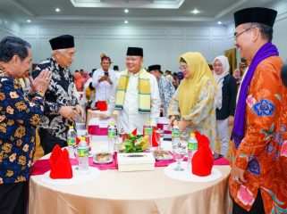 Gubernur Rohidin Mersyah bersama Pèrsatuan Bengkulu Malaysia dan Forum Pembauran Kebangsaan Riau di acara ramah tama, Jumat 17 November 2023. (Foto: Dok)