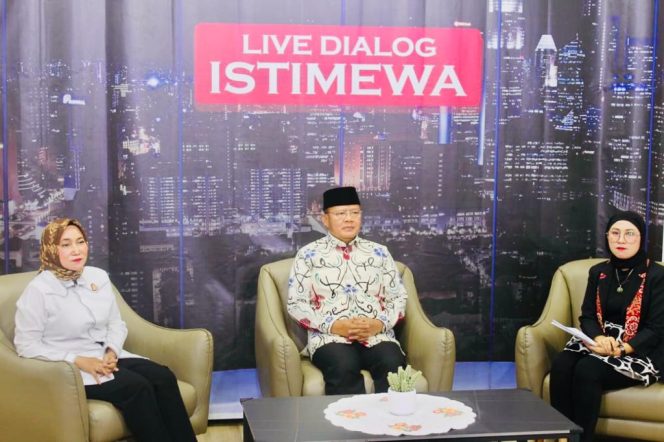 
					Rohidin Mersyah saat menjadi narasumber dialog Istimewa  bersama Kepala Kejaksaan Tinggi Bengkulu Rina Virawati, Sabtu 18 November 2023. (Foto: AB)