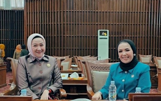 
					Anggota DPRD Provinsi Bengkulu, Ria Oktarina. (kiri). Foto: Dok