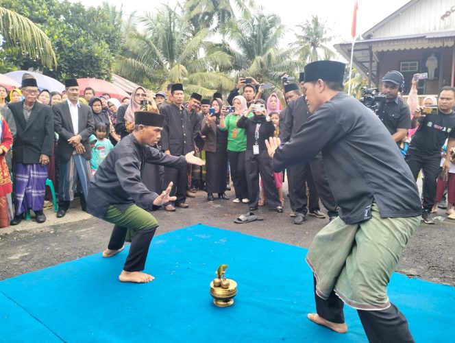 
					Festival Pencak Serawai II di halaman rumah Pangeran Arpan, Kecamatan Semidang Alas Maras, Senin 21 November 2023.