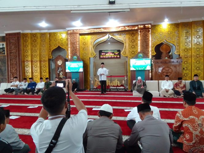 
					Pengajian di Masjid Raya Baitul Izzah, Provinsi Bengkulu. (Foto: Aditya)