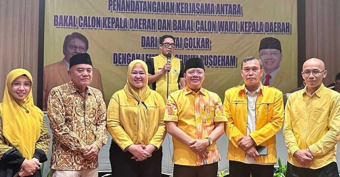 
					Empat calon bupati dan wakil bupati Kabupaten kepahiang foto bersama Ketua DPD Partai Golkar Provinsi Bengkulu, Rohidin Mersyah. (Foto: Ist)